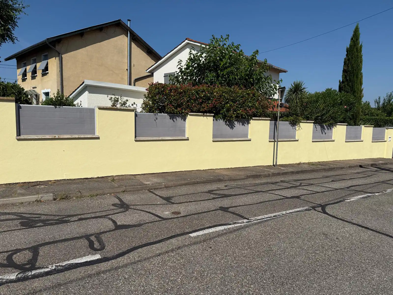 peinture sur muret extérieur